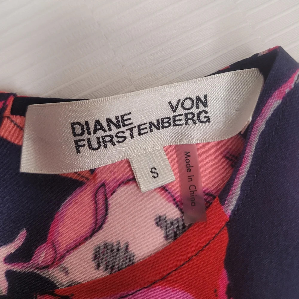 Diane Von Furstenberg Floral Lips Sleeveless Blouse sz S 13958DVF - Picture 3 of 9